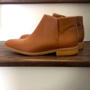 Never worn Everlane booties